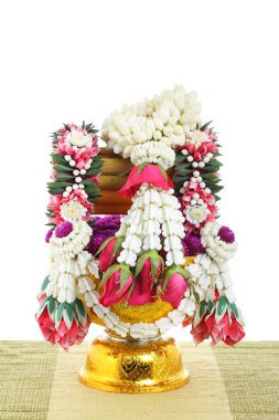 tepsi Kaide ile dekore edilmiş çiçek