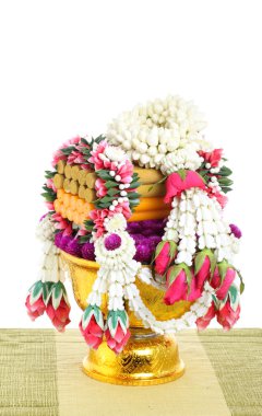 tepsi Kaide ile dekore edilmiş çiçek