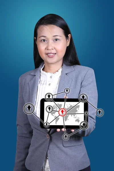 商业女性呈现数字平板电脑 — 图库照片