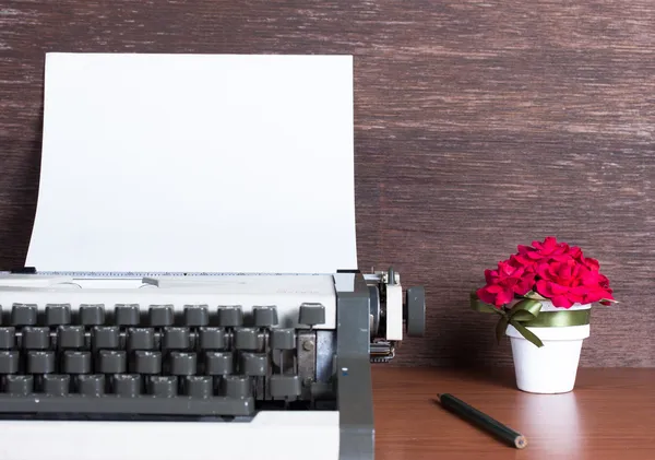 Type writer with paper, still life — Stock Photo, Image