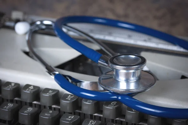 Stethoscope and type writer, Medical concept — Stock Photo, Image