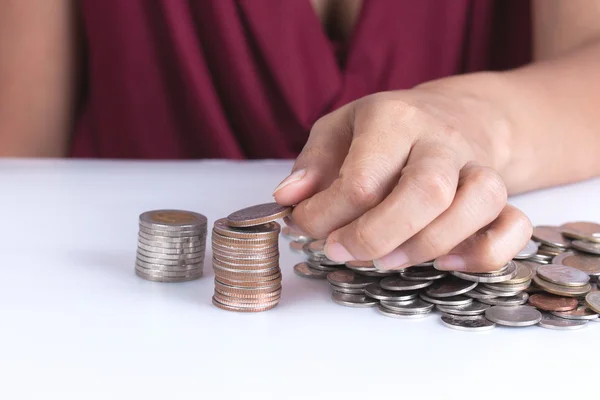 Mano poner moneda para apilar . —  Fotos de Stock