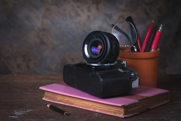 Old book, old camera, glasses — Stock Photo, Image