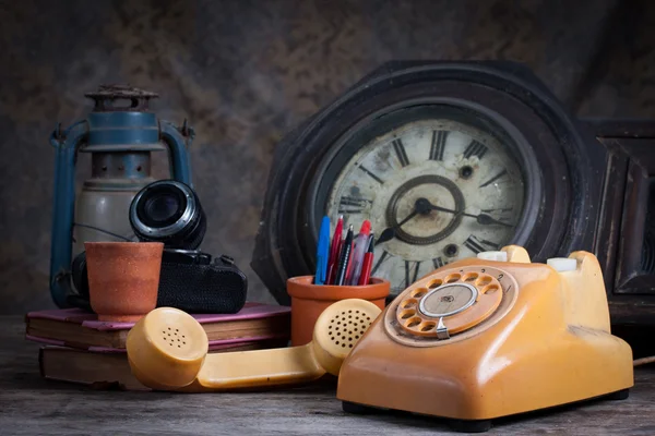 Oude telefoon, typemachine Stockfoto