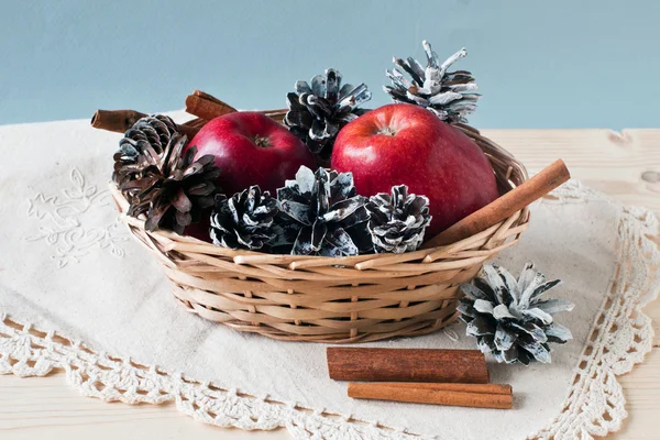 Apples and cones — Stock Photo, Image