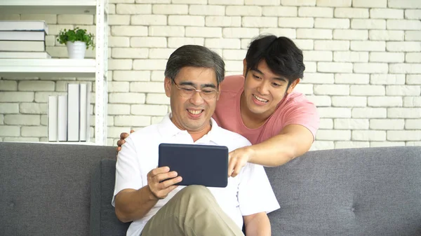 Família Feliz Asiático Dois Homens Geração Filho Crescido Ensinando Velho — Fotografia de Stock