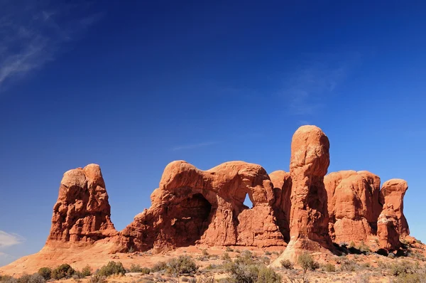 Formaciones rocosas en un paisaje desértico — Foto de Stock