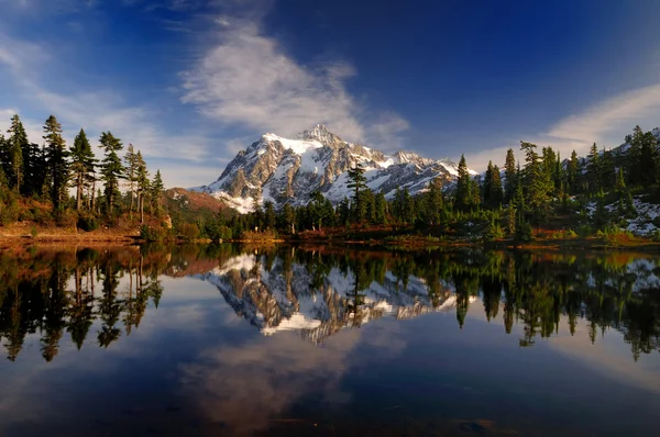 Mt Shuksan wide view — Stock Photo, Image