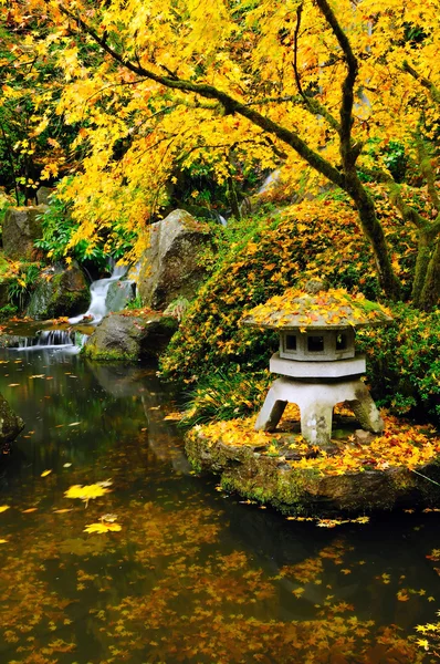 Struttura giardino in autunno — Foto Stock
