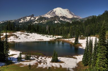 MT rainier ve tipsoo Gölü