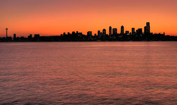 O horizonte de Seattle ao amanhecer — Fotografia de Stock