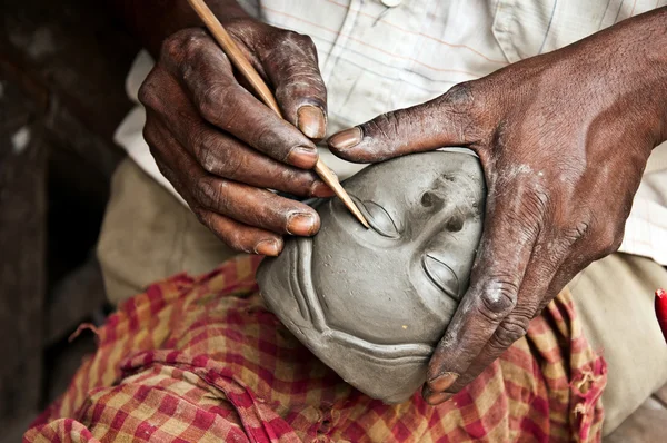 Making clay idol — Stock Photo, Image