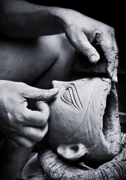 Creazione artigianale idolo argilla — Foto Stock