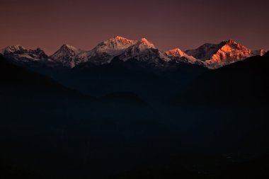 kanchenjunga'nın altın doruklarına
