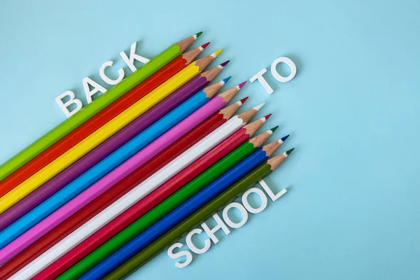 Retour École Crayons Néon Colorés Sur Fond Bleu Clair Espace — Photo