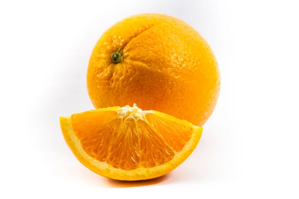 Fruto naranja aislado sobre fondo blanco — Foto de Stock