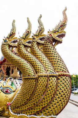 Efsanevi yılan (Naga heykeli)