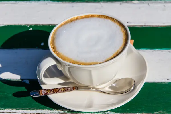 Uma xícara de café capuchino — Fotografia de Stock