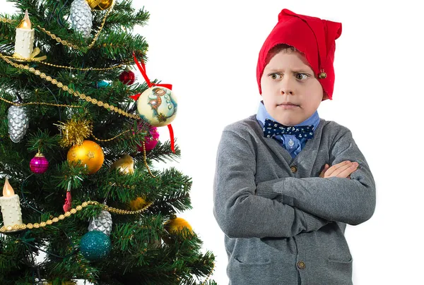 Çocuk Noel ağacı süsle