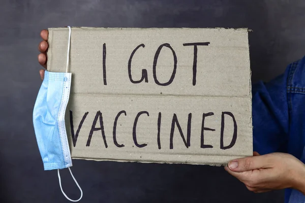 Elimde Bir Poster Üzerinde Yazı Olan Bir Karton Aşı Oldum — Stok fotoğraf