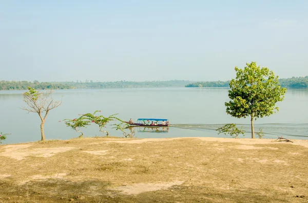 Barca sul lago — Foto Stock