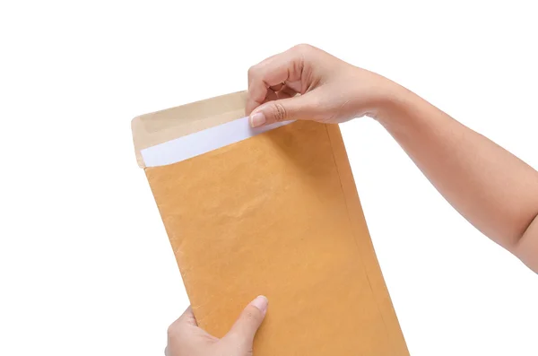 Mãos ISoladas estão segurando o envelope — Fotografia de Stock