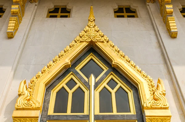 Thai temple windows sculpture — Stock Photo, Image