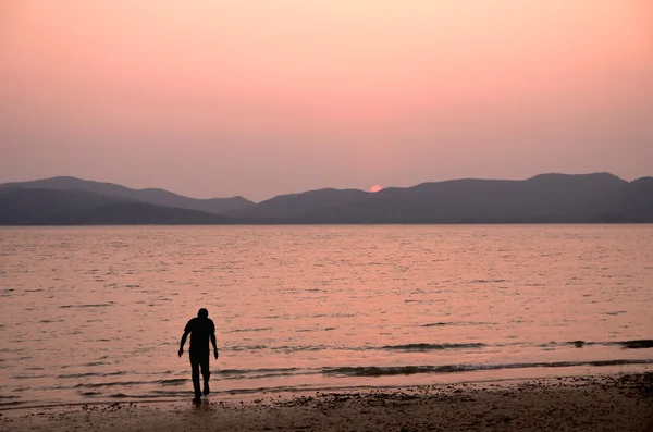 Lonely man walking near the sea — Stock Photo, Image