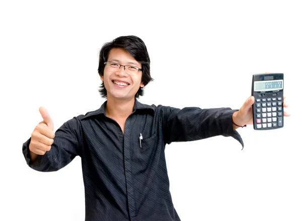 Sorriso asiatico business man mostrando calcolatrice — Foto Stock