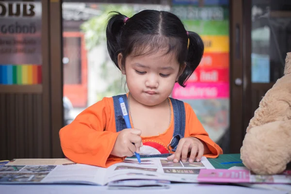 Penulisan Gadis Asia — Stok Foto