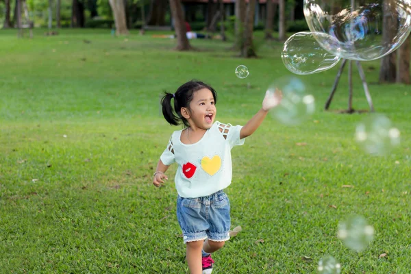 Smile asian baby girl play bubble balloon — Stock Photo, Image