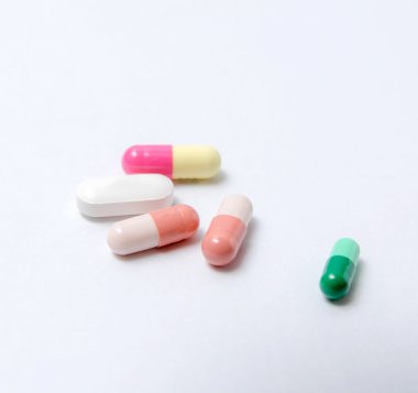 Tablet ve kapsül ilaç karışımı