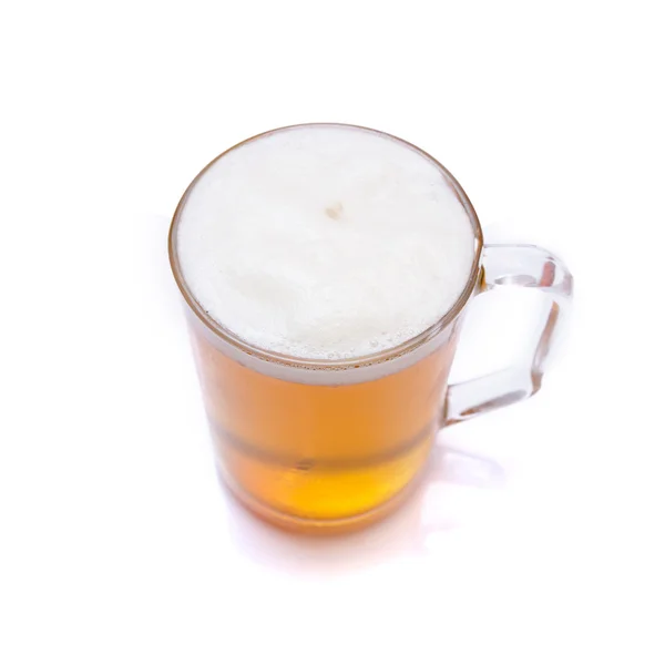 유리 머그잔에 고립 된 맥주 — 스톡 사진
