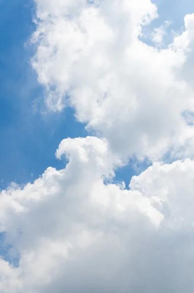 Oblačnost a modrá obloha pozadí — Stock fotografie