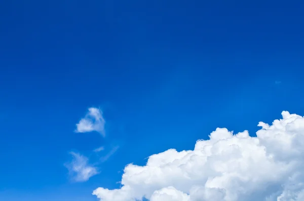 Modré nebe a oblačnost pozadí — Stock fotografie