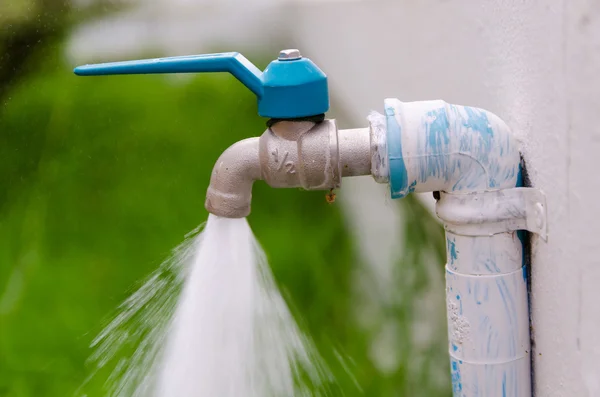 Tab Wasserventil geöffnet — Stockfoto