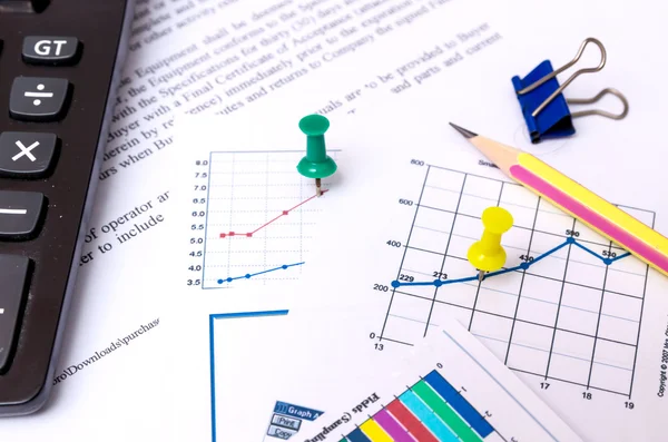 Pen point to graph document — Stock Photo, Image