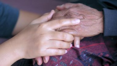 Drone, Fütürist İHA ile hava görüntüleme manzarası çekti. Ekran arayüzü başı yukarı