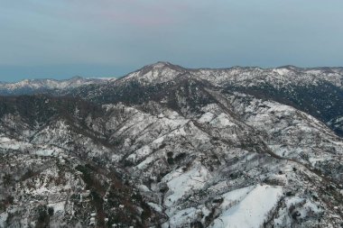 Karla kaplı dağlar, hava manzarası