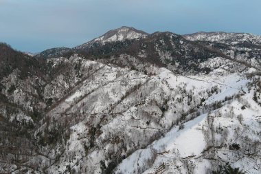 Karla kaplı dağlar, hava manzarası