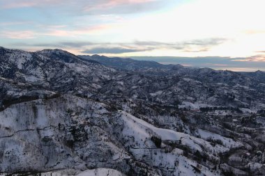 Karla kaplı dağlar, hava manzarası
