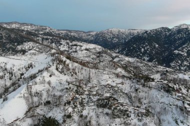 Karla kaplı dağlar, hava manzarası