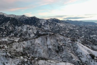 Karla kaplı dağlar, hava manzarası
