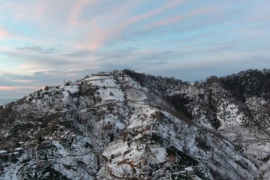 Karla kaplı dağlar, hava manzarası