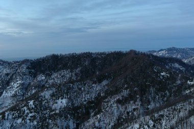 Karla kaplı dağlar, hava manzarası