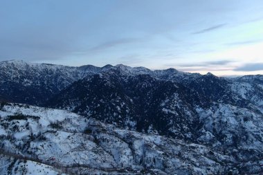 Karla kaplı dağlar, hava manzarası