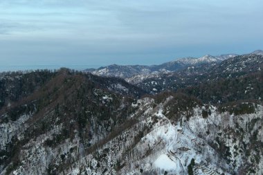 Karla kaplı dağlar, hava manzarası