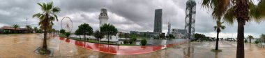 Batumi, Gürcistan - 25 Haziran 2021: Rıhtıma yağmur yağdı, panorama