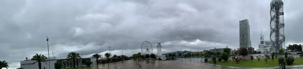 ジョージア州バトゥミ2021年6月25日 堤防上の雨 パノラマ — ストック写真