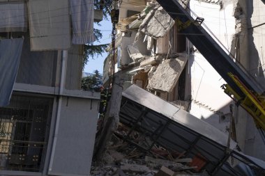 Batumi, Gürcistan - 8 Ekim 2021: 26 Mayıs 'ta ev çökmesi, kurtarma çalışmaları